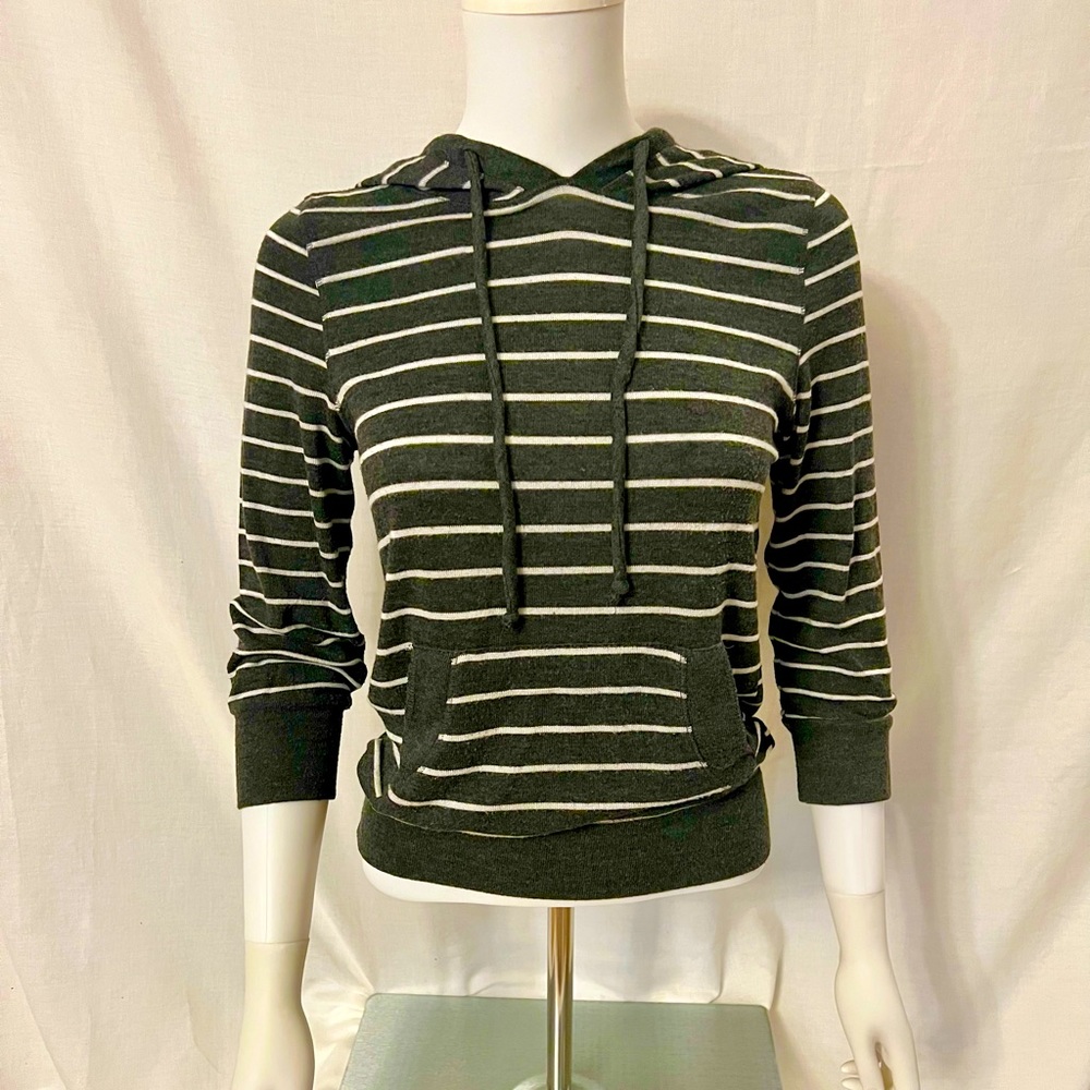 NWOT 3/4 sleeve sweater with hoodie